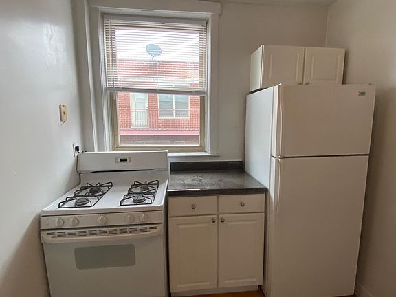 3rd image of 1963 W Foster Ave #3A