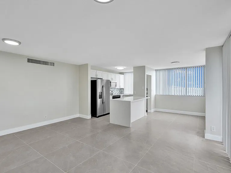 4222 Inverrary Blvd — Photo 7