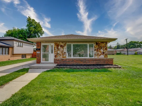 8835 S California Ave, Evergreen Park, IL 60805