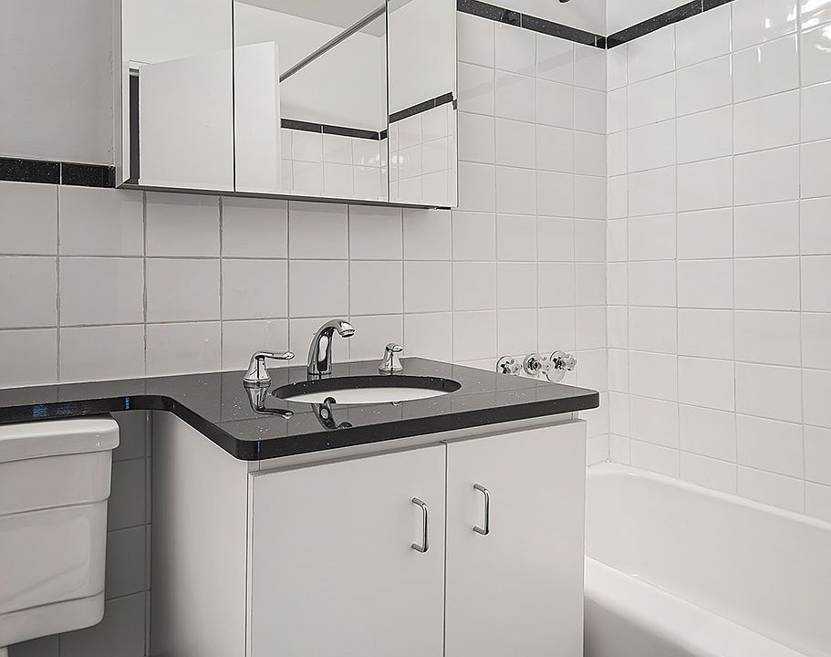 2nd image of 160 E 88th St APT 8j