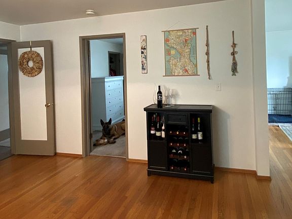 4th image of 2853 Thorndyke Ave W APT 2