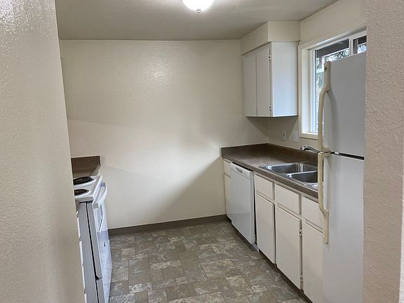 2nd image of 18506-18508 NE Glisan St #18506