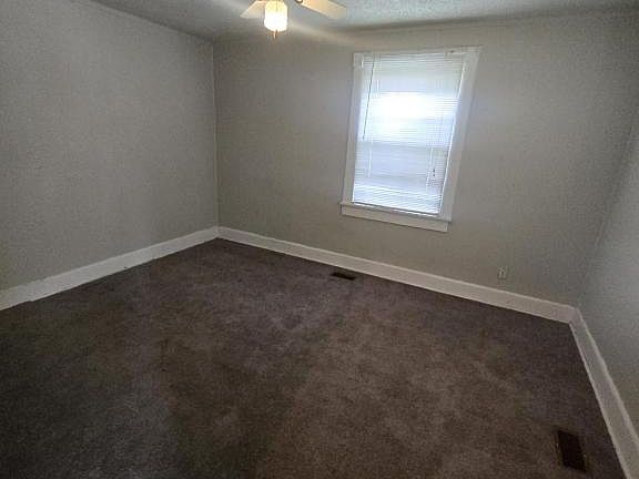 3rd image of 423 Franklin St