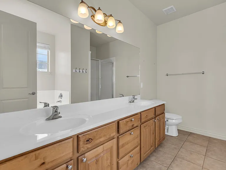 832 E Michie Ln — Photo 17