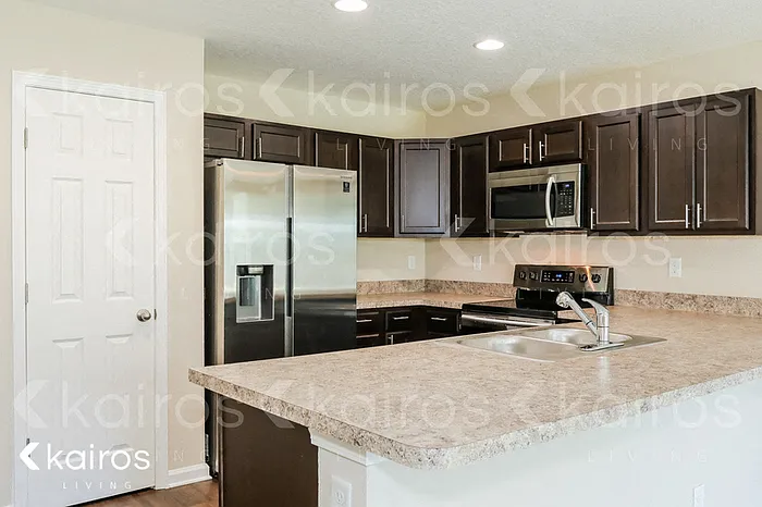 3 bed, 2.5 bath, 1409 sqft, $1,725 — Photo 2