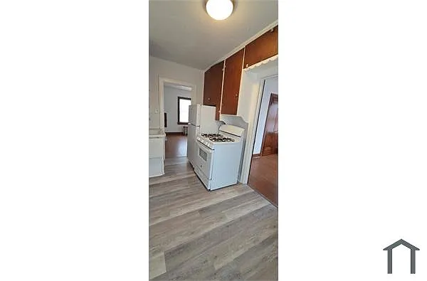 Building Photo - 4857 Lewis Ave #1