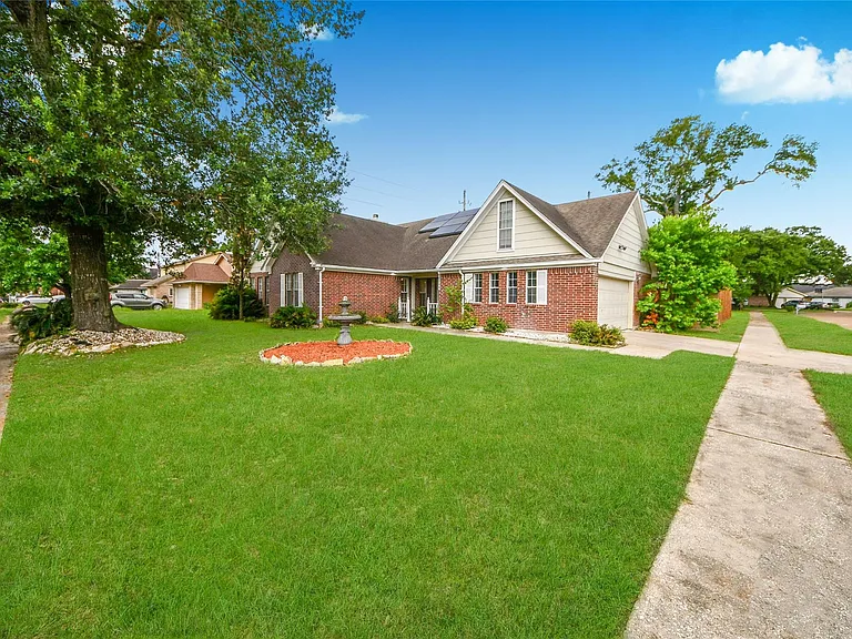 15719 Baytree Dr — Photo 32