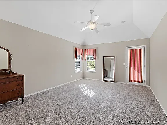 745 W Helena St #1 — Photo 10