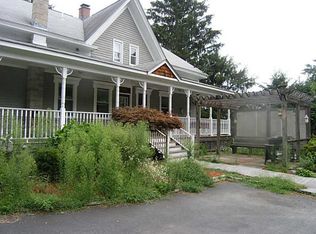 81 Central St, Warwick, RI 02886