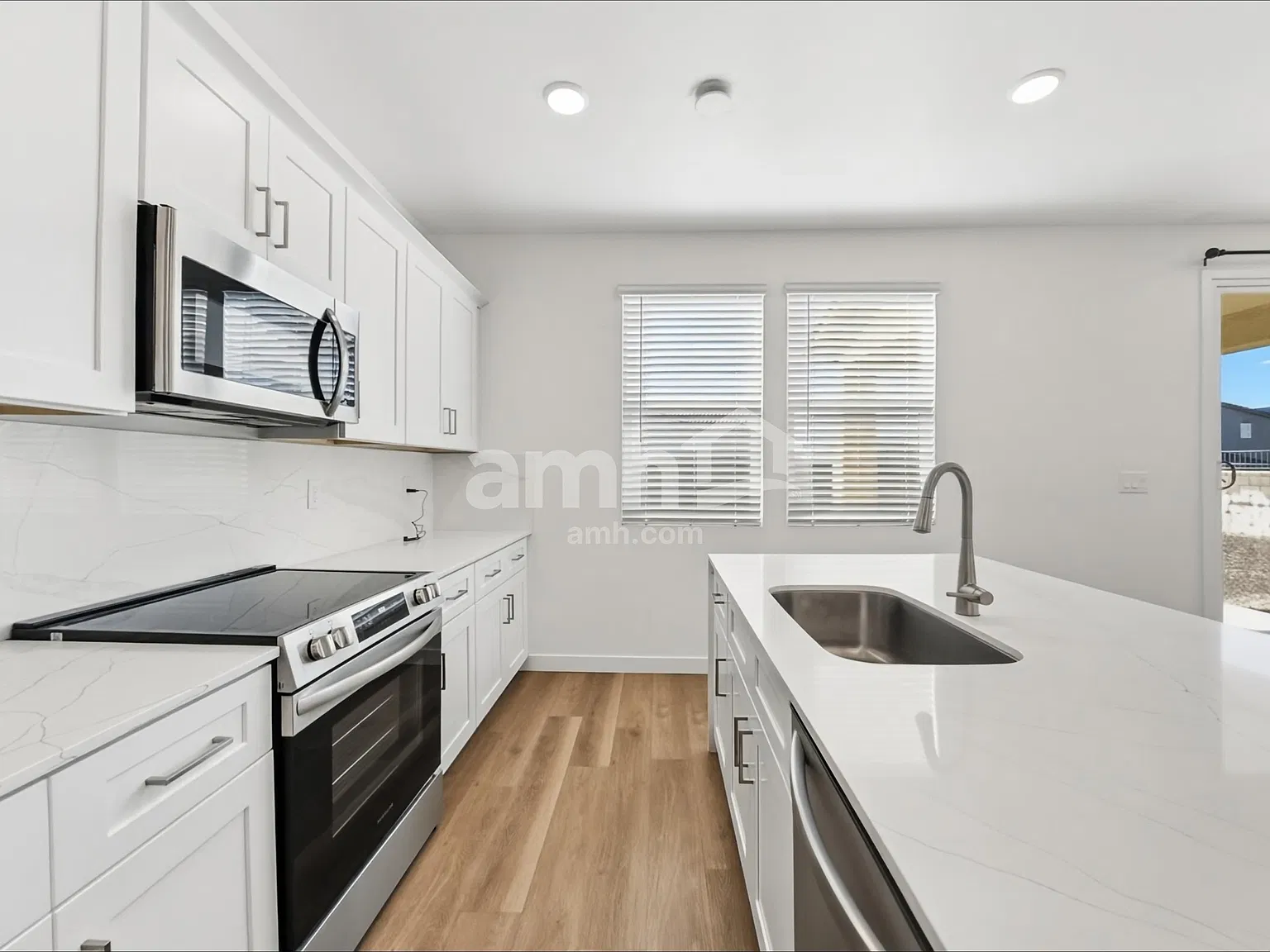 4 bed, 2.5 bath, 2240 sqft, $2,095 — Photo 4