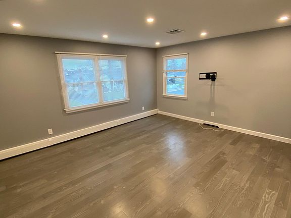 4th image of 99 Diamond Ave #2