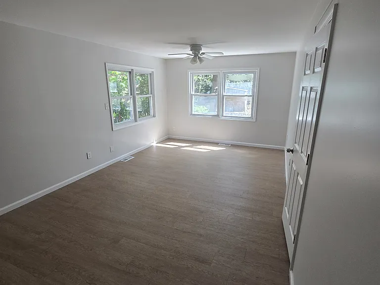 124 Erica Rd — Photo 11