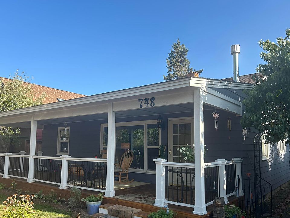 1st image of 748 NE 4th St