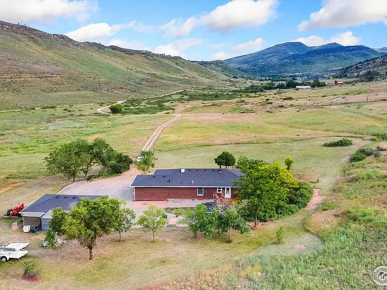 1125 Stone Canyon Rd — Photo 2