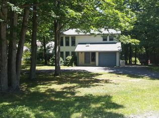 8 Stacey Ln, Mount Pocono, PA 18344