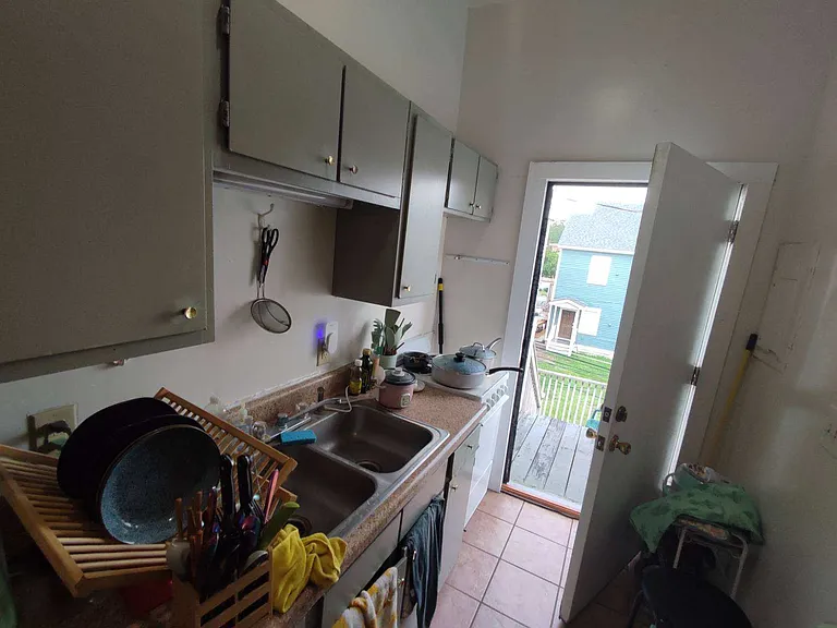 320 W Hall St #B — Photo 8