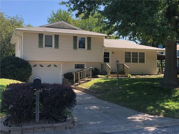 3305 S 33rd Ter, Saint Joseph, MO 64503