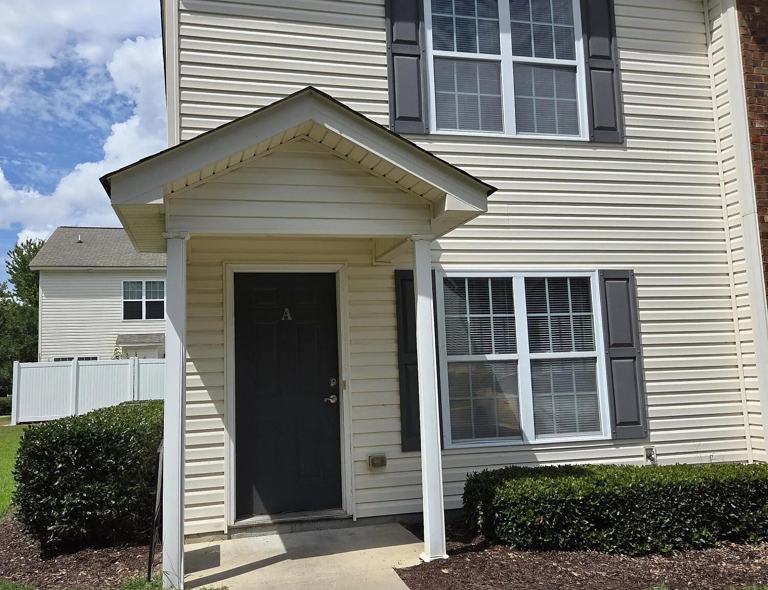 2 bed, 2.5 bath, 1088 sqft, $1,300 — Photo 1