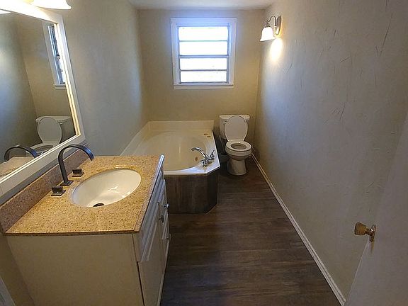 2nd image of 209 Prairie