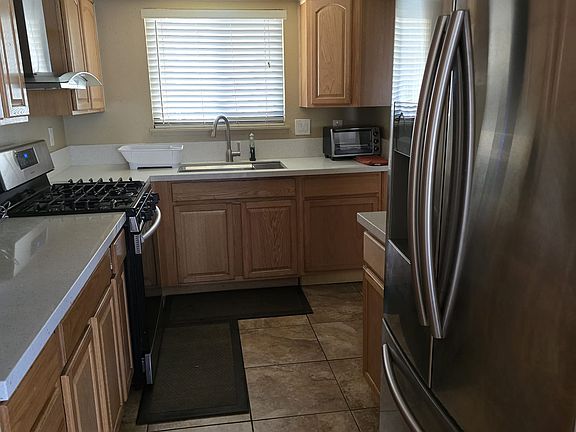 2nd image of 4876 Rollingwood Cir