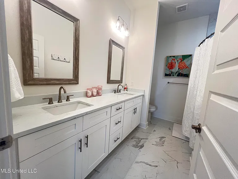 124 Court St — Photo 8