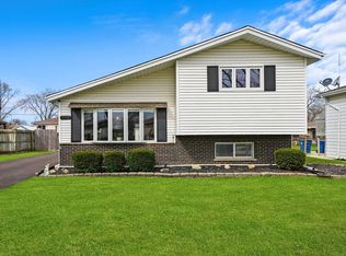 110 S Vista Ave, Addison, IL 60101