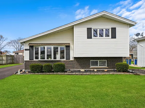 110 S Vista Ave, Addison, IL 60101