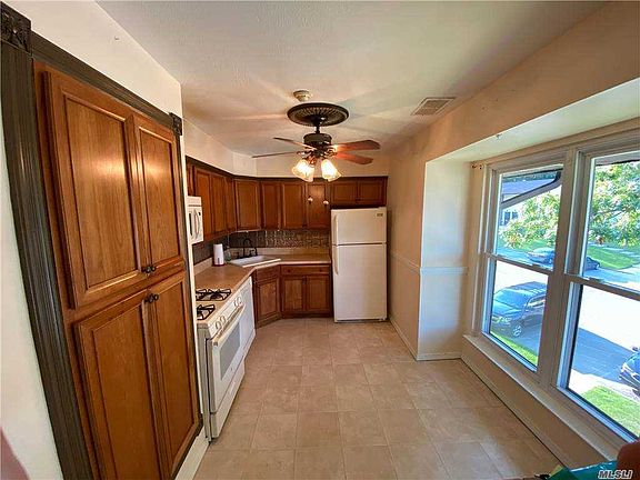 2nd image of 12 Poplar Ct