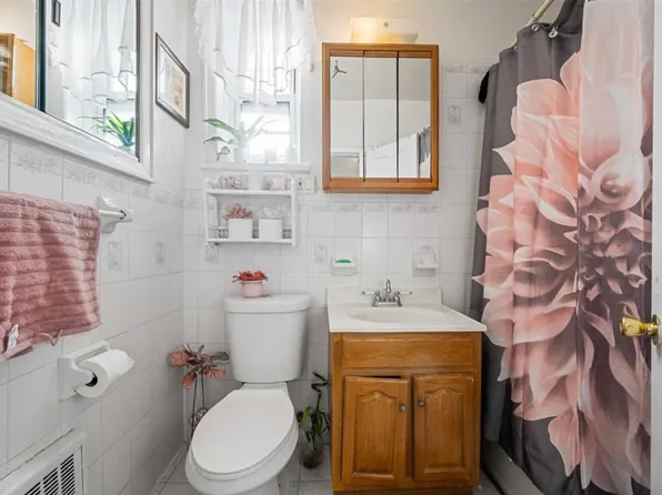 48 Vansiclen Avenue image 11 of 27