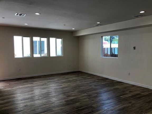 5th image of 800 W 65th St