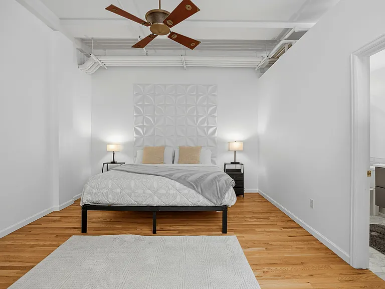 1555 California St #605 — Photo 7