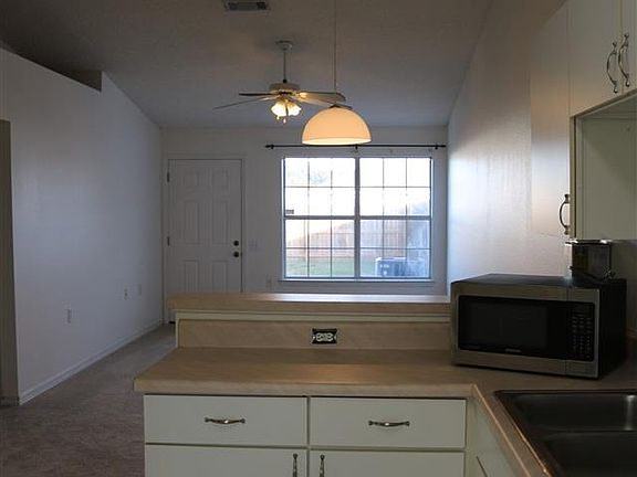 3rd image of 323 Loveland Cir