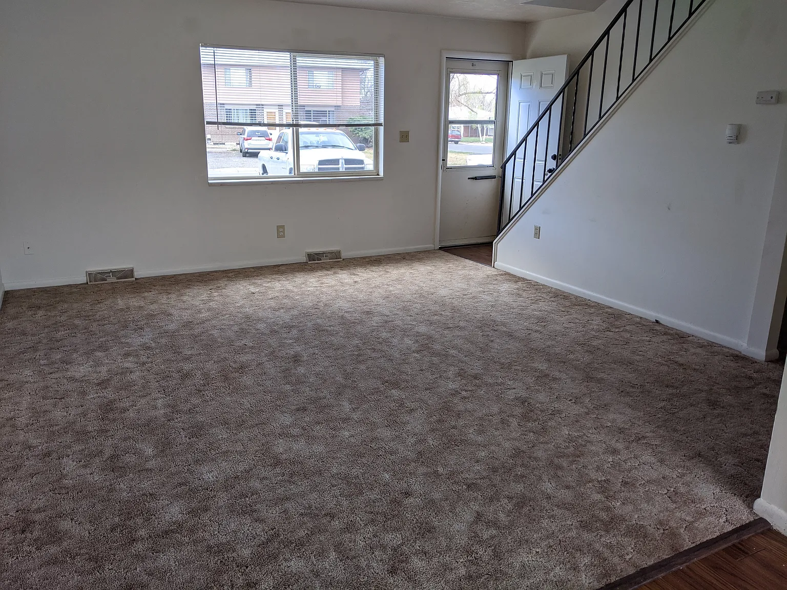 2 bed, 951 sqft, $1,300 — Photo 2