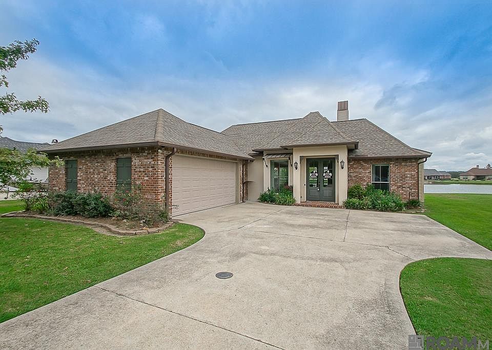 1st image of 349 Lakeshore Dr