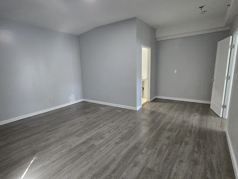 6 Main St #1 — Photo 10