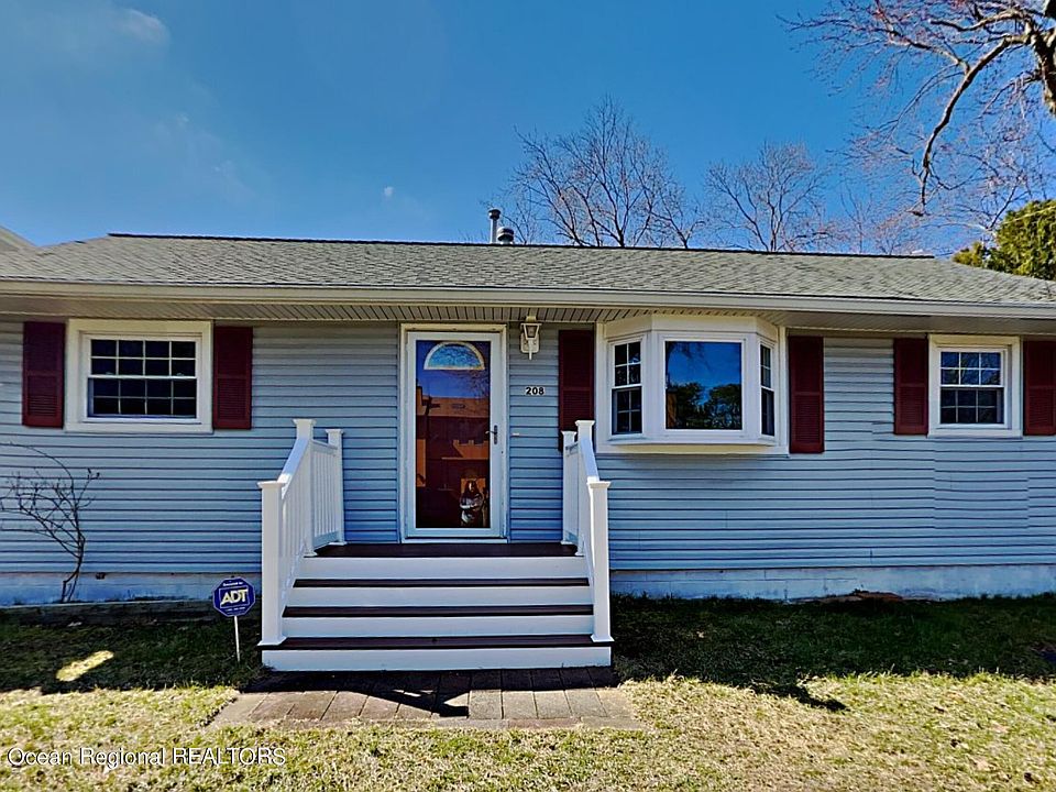 1st image of 208 McKinley Ct