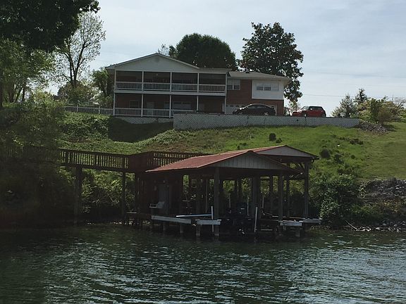 4th image of 384 Hilltop Cir