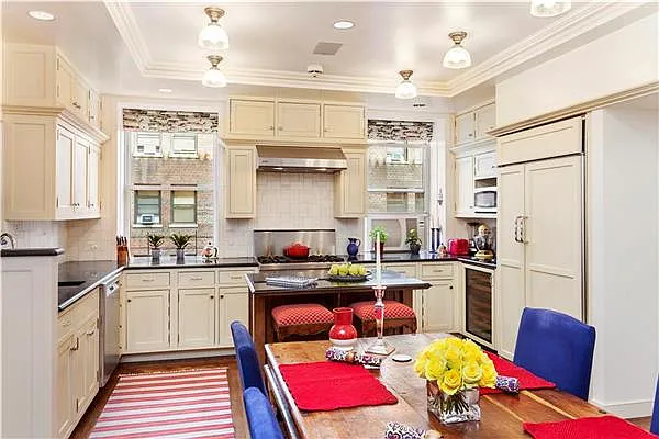 Sold by Tiffany Bauman Real Estate LLC | media 25