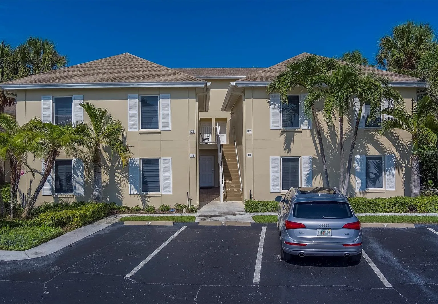 Luxury Gulf-Front Living — Photo 1