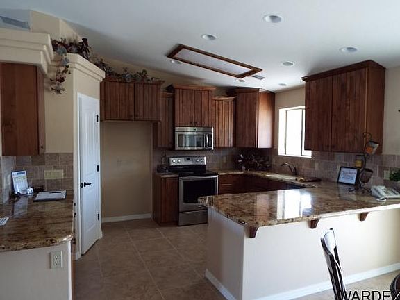2nd image of 91 Acoma Blvd S