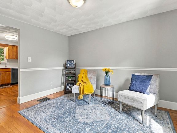 4th image of 3 Lantern Ln