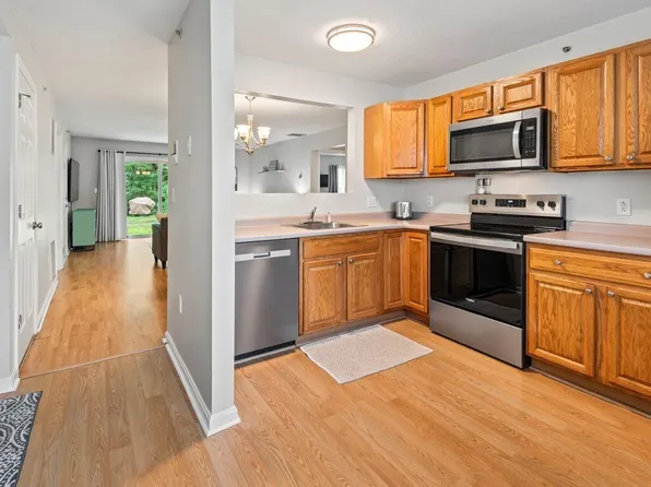 330 Sunderland Rd Unit 56, Worcester, MA 01604