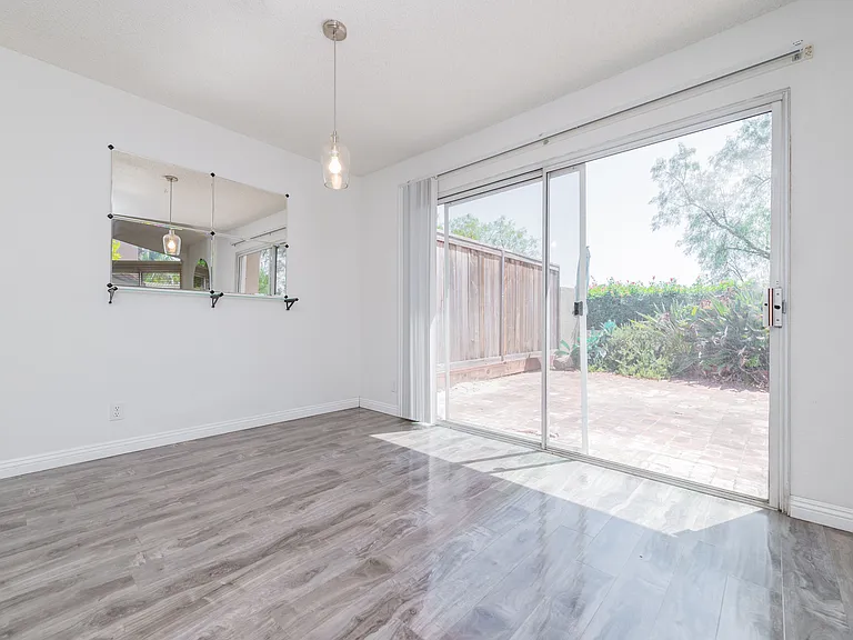 333 Stanford Ct — Photo 7