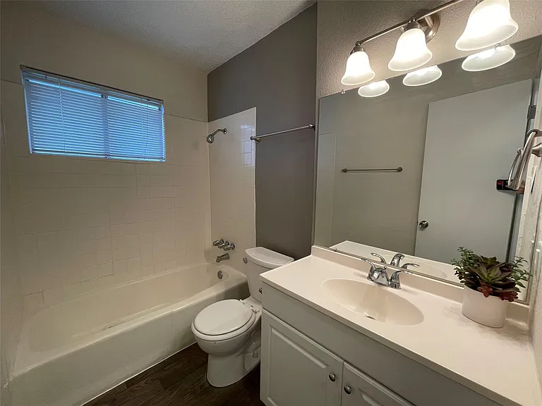 10011 Quail Valley Blvd #B — Photo 16