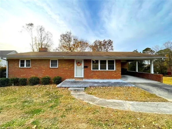 1142 Liberty Dr, Thomasville, NC 27360