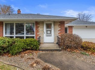 1910 Garling Dr, Bloomington, IL