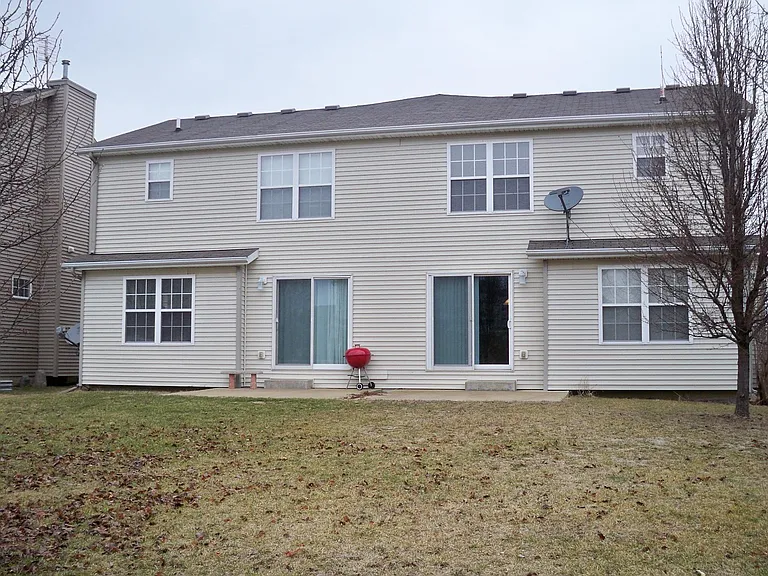 2828 Gill St — Photo 2