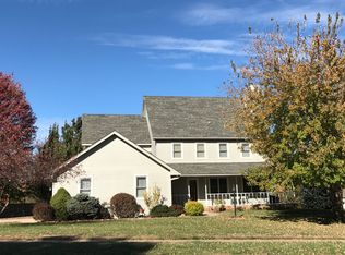 910 SE Oakridge Ln, Topeka, KS 66609