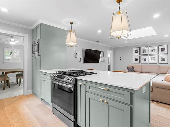 4th image of 9908 Larchbrook Dr