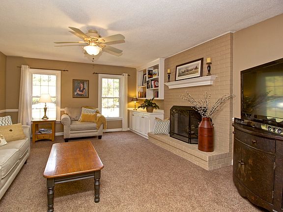 4th image of 7507 Dickinben Dr